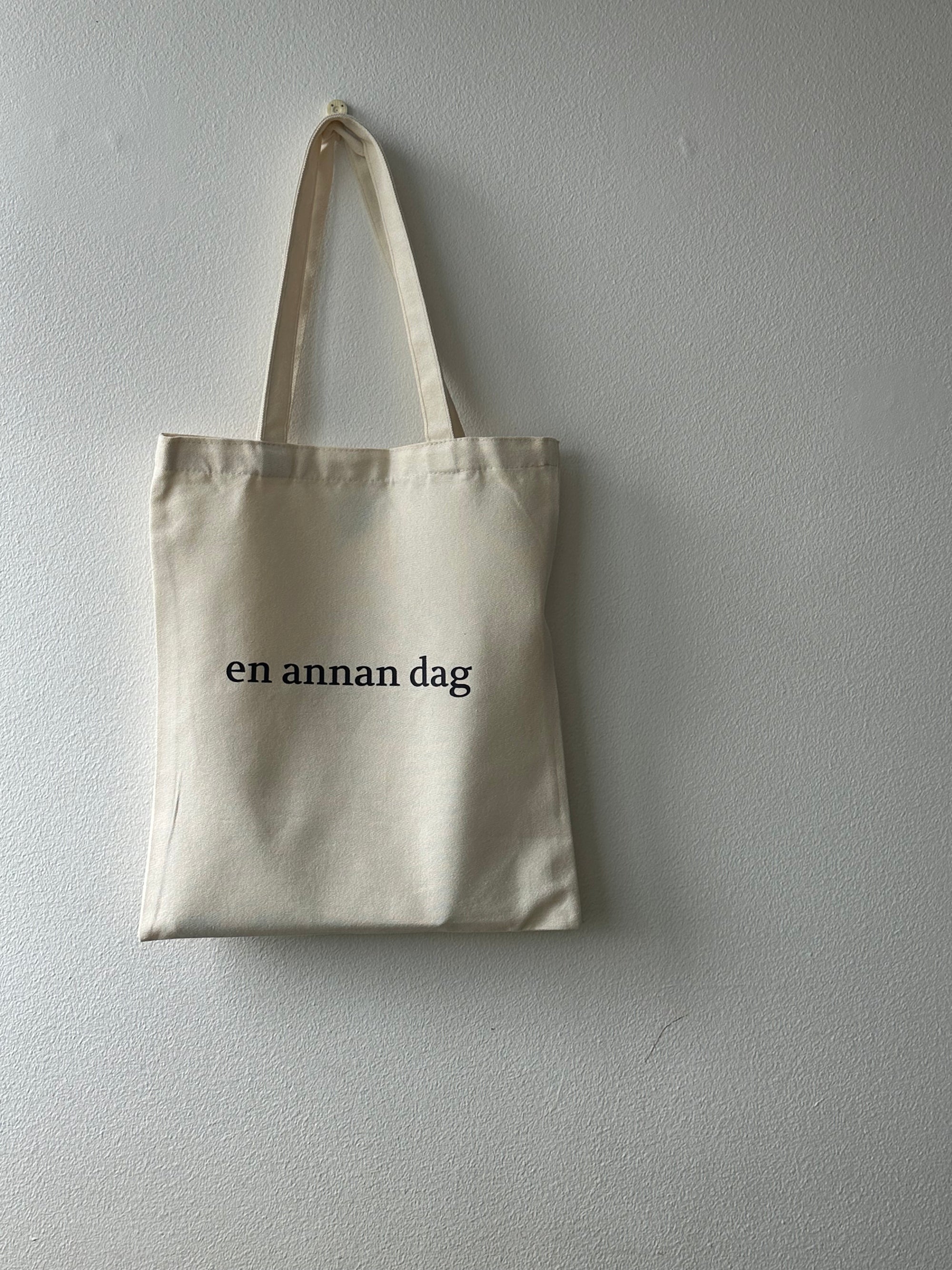 En Annan Dag Tote