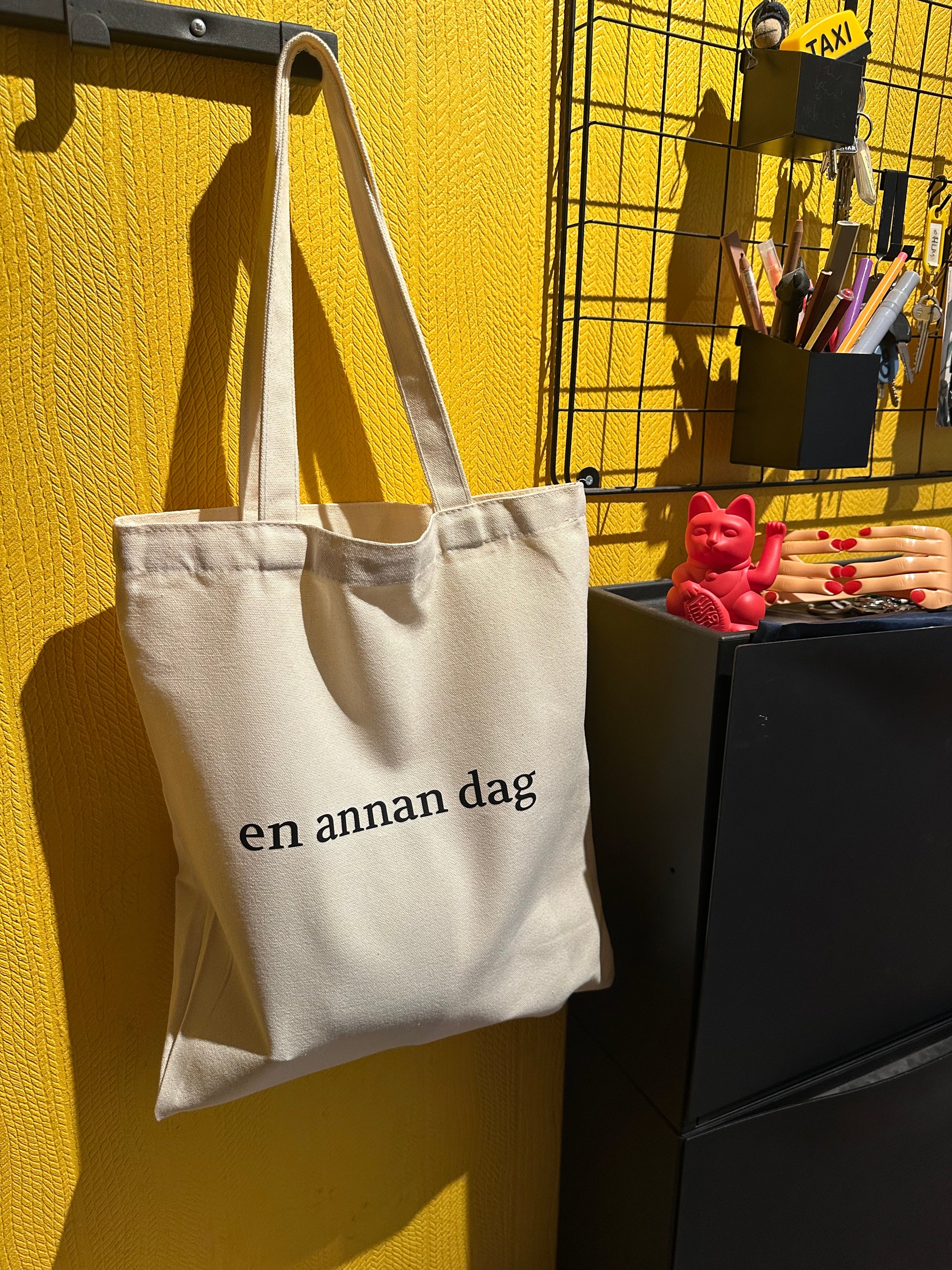 En Annan Dag Tote