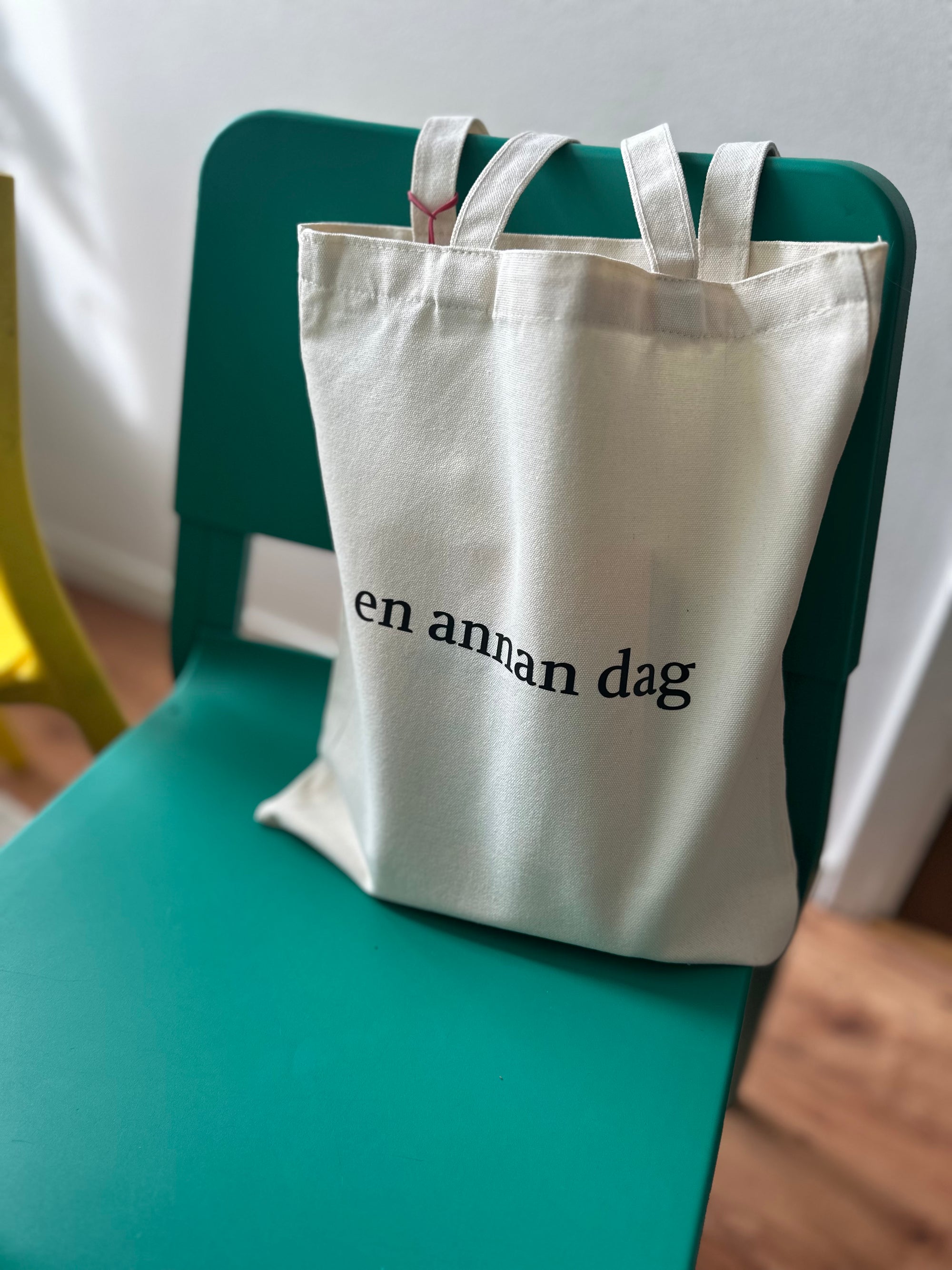 En Annan Dag Tote
